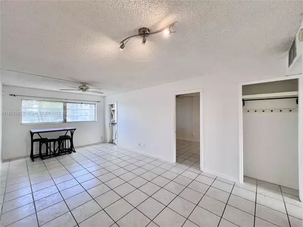 Hallandale Beach, FL 33009,220 SW 9th Ave #209