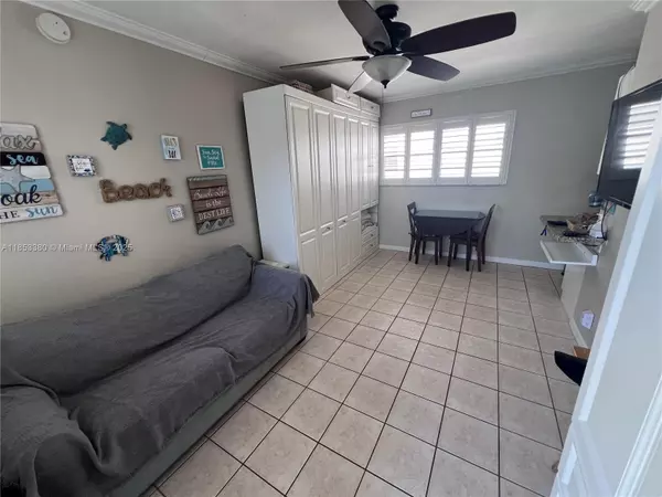 Hollywood, FL 33019,322 Harding St #B206