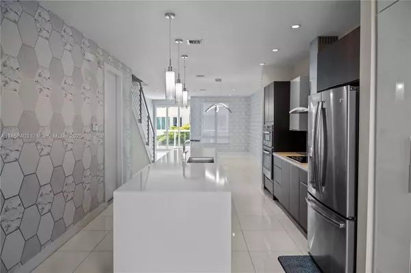 Doral, FL 33178,10245 NW 63rd Ter #208