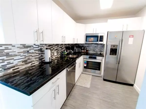 Aventura, FL 33180,3625 N Country Club Dr #1004