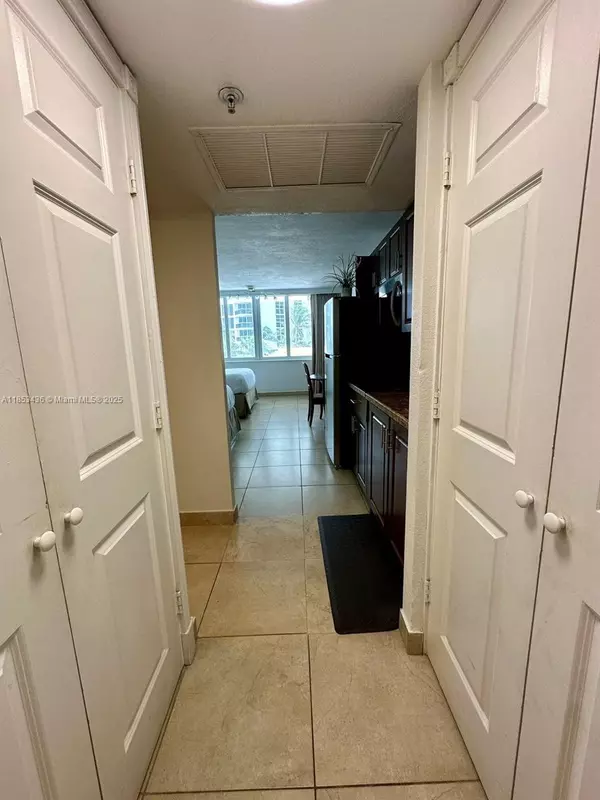Sunny Isles Beach, FL 33160,19201 Collins Ave #108