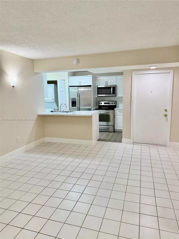 Miami, FL 33179,905 NE 209th St #102-30