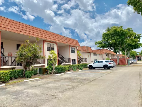 Miami, FL 33179,905 NE 209th St #102-30