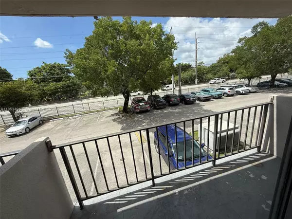 Miami, FL 33126,5501 NW 7th St #E217