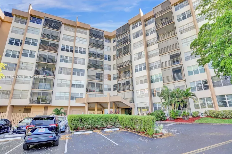 1100 Saint Charles Pl #504, Pembroke Pines, FL 33026