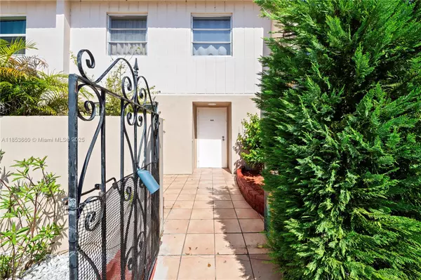 Lauderhill, FL 33319,4088 Inverrary Dr #11F