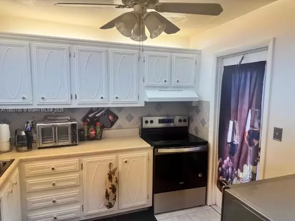 Lauderdale Lakes, FL 33319,4270 NW 40th St #306