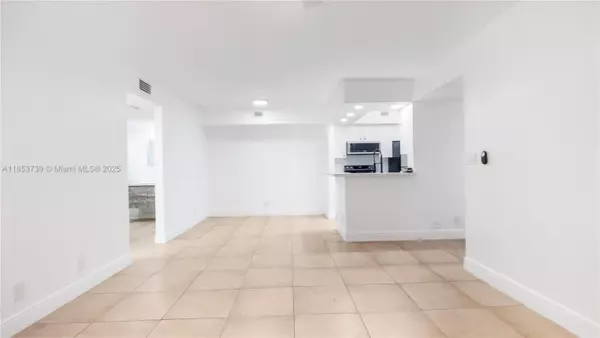 Tamarac, FL 33319,5686 Rock Island Rd #106