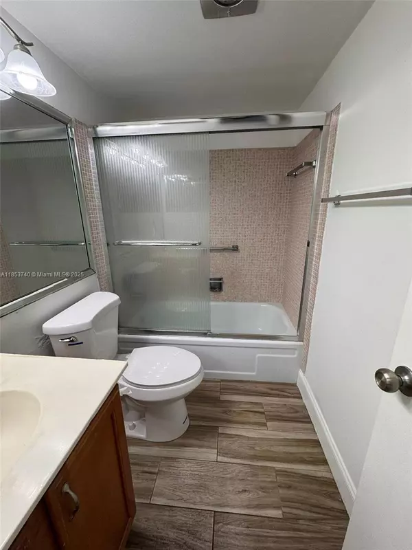 West Palm Beach, FL 33417,218 Windsor J #218
