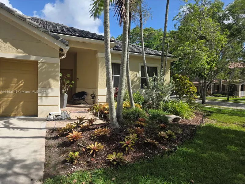 1010 Daisy Ln, Weston, FL 33327