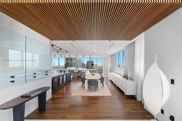 Miami, FL 33131,1300 Brickell Bay Dr #4401