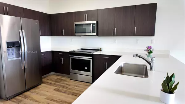 Miami, FL 33196,15560 SW 136 St ##3-206