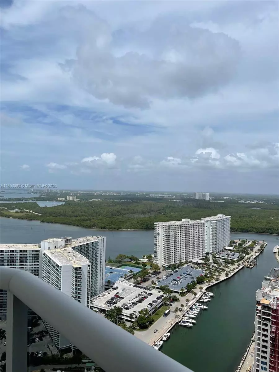 Sunny Isles Beach, FL 33160,15901 Collins Ave #3405