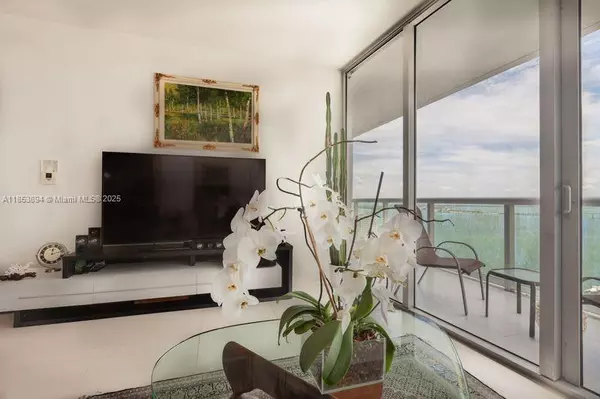 Miami, FL 33131,495 Brickell Ave #2911