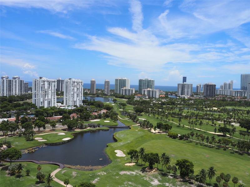 20335 W Country Club Dr #PH4, Aventura, FL 33180