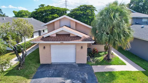 581 Lakeside Cir, Sunrise, FL 33326
