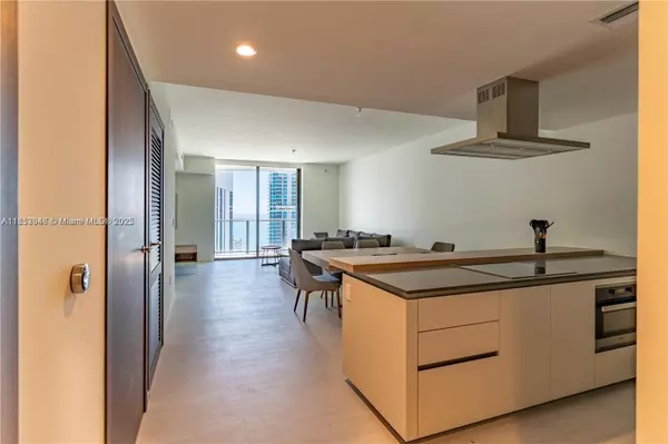 Miami, FL 33131,1000 Brickell Plz #4703