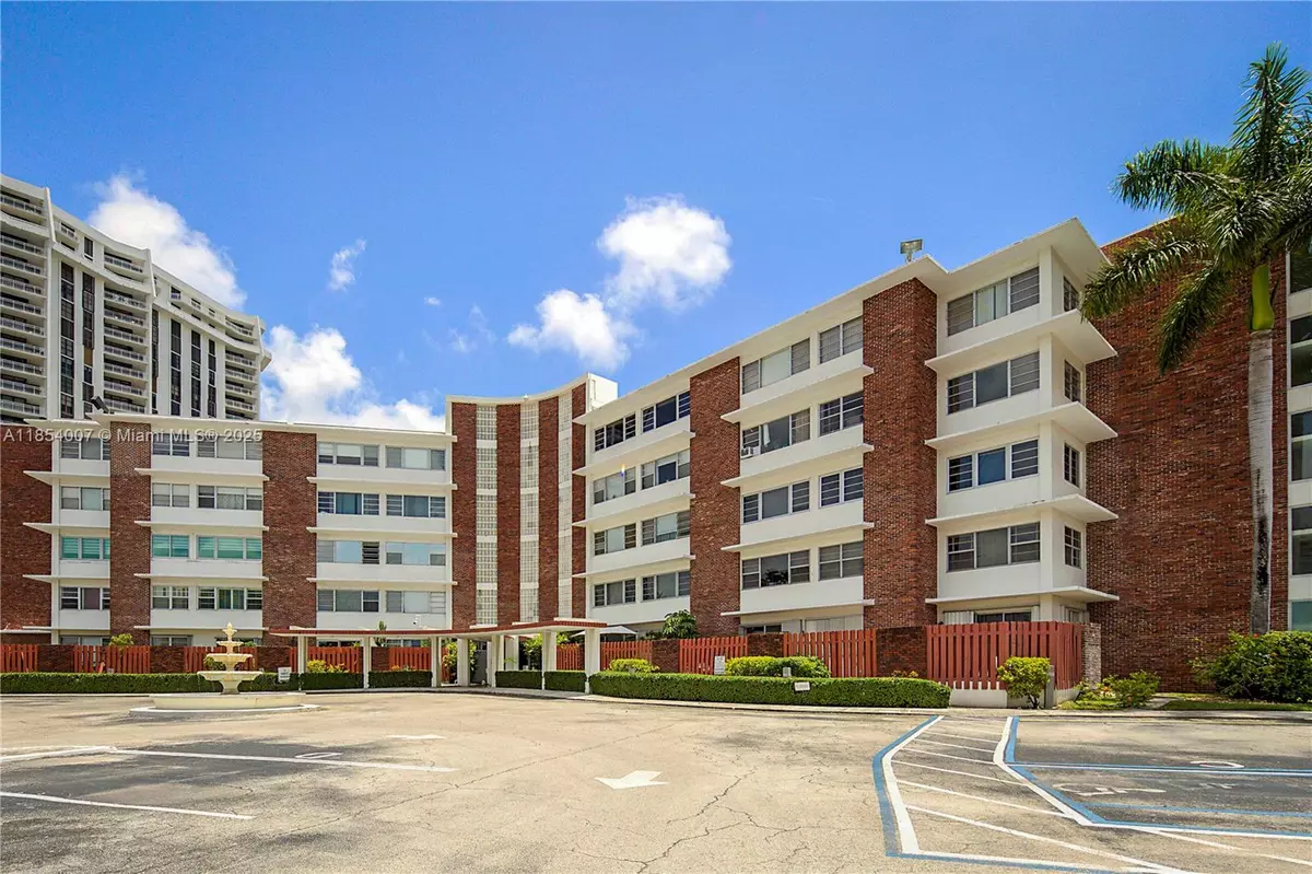 Miami Shores, FL 33138,1700 NE 105th St #203