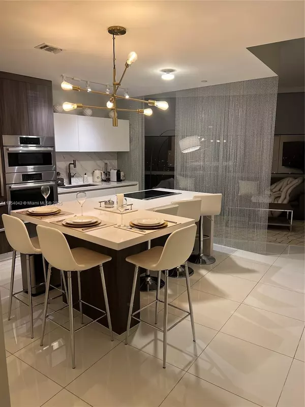 851 NE 1st Ave #3710, Miami, FL 33132