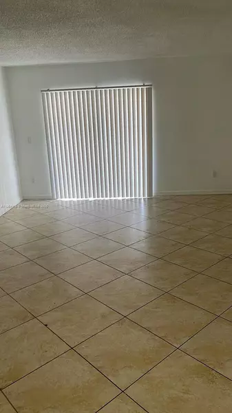 18880 NW 57th Ave #203, Hialeah, FL 33015
