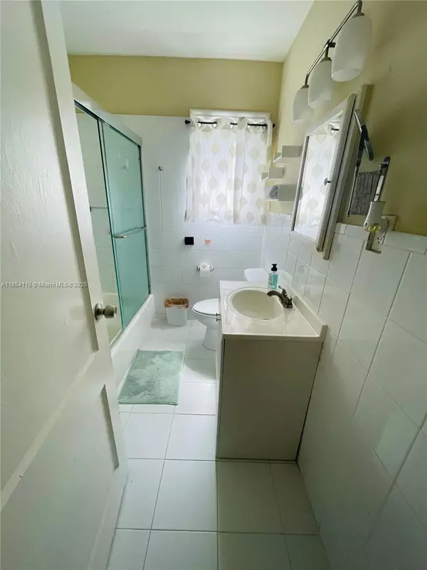 Coral Gables, FL 33134,39 Sidonia Ave #4