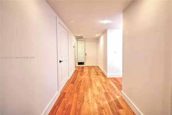 Key Biscayne, FL 33149,121 Crandon Blvd #249