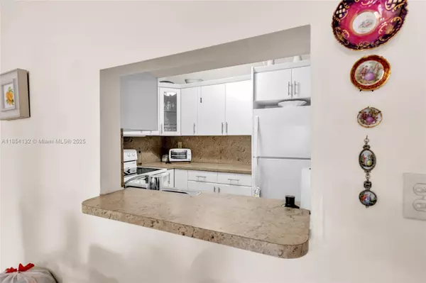 Hialeah, FL 33012,1855 W 62nd St #E-306