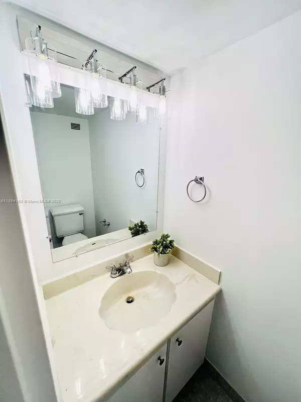 Hallandale Beach, FL 33009,800 Parkview Dr #605