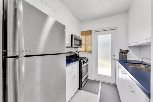 Miami Beach, FL 33139,915 Lenox Ave #104