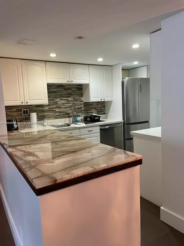 Key Biscayne, FL 33149,150 Ocean Lane Dr #6F