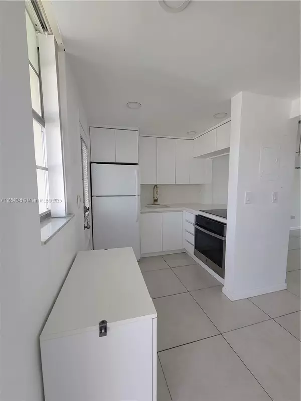 Aventura, FL 33160,3010 S Marcos Dr #R110