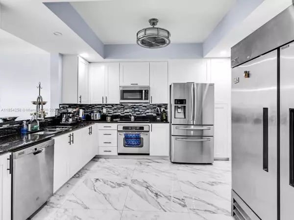 Aventura, FL 33180,3340 NE 190th St #1003