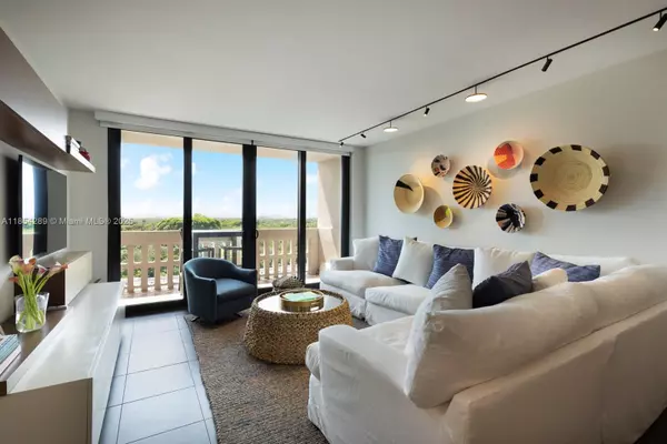 Coral Gables, FL 33133,90 Edgewater Dr #1111