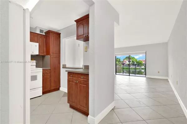 Hialeah, FL 33014,1335 W 68th St #207