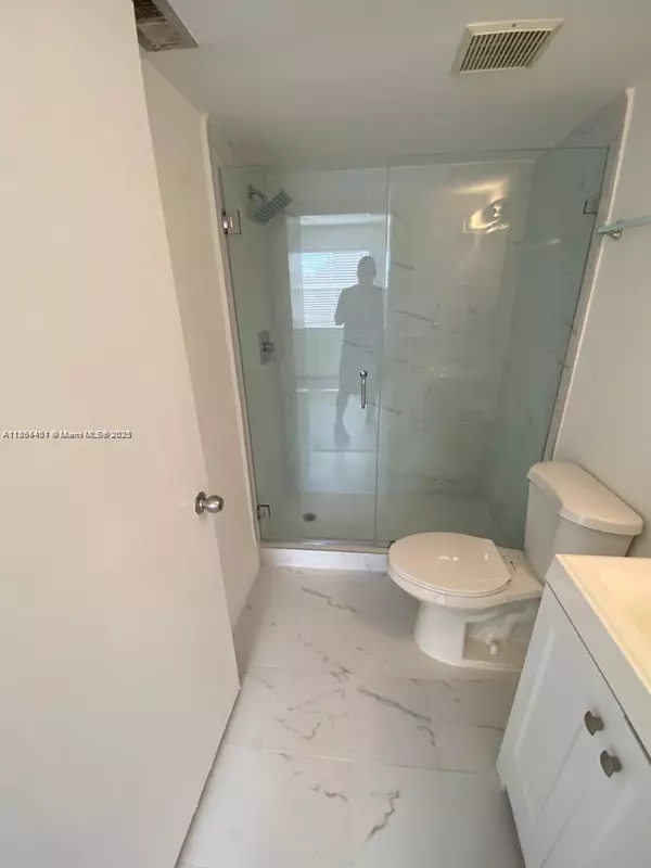 Miami, FL 33133,2575 SW 27th Ave #406