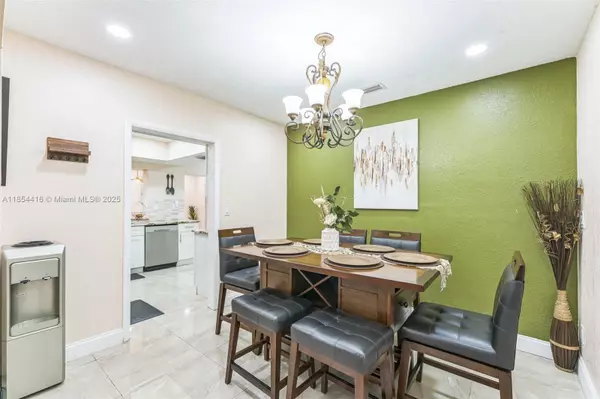 Tamarac, FL 33319,5706 S Travelers Palm Ln