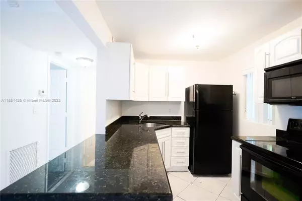 Miami Beach, FL 33139,1575 Euclid Ave #302