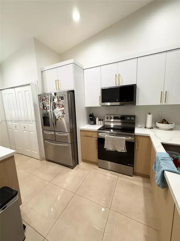 Hialeah, FL 33015,19231 NW 67th Pl