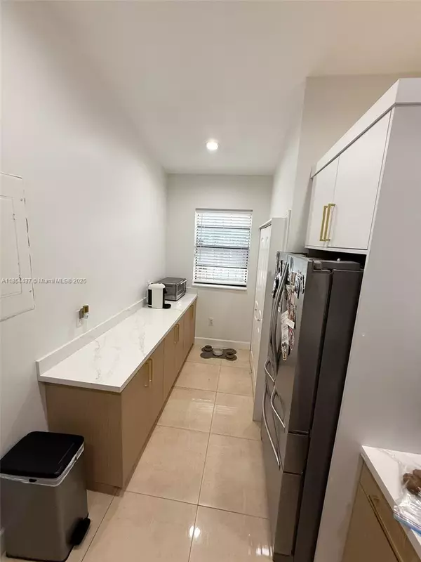 Hialeah, FL 33015,19231 NW 67th Pl
