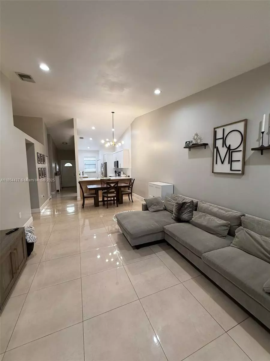 Hialeah, FL 33015,19231 NW 67th Pl