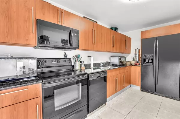 Hollywood, FL 33019,3000 S Ocean Dr #1210