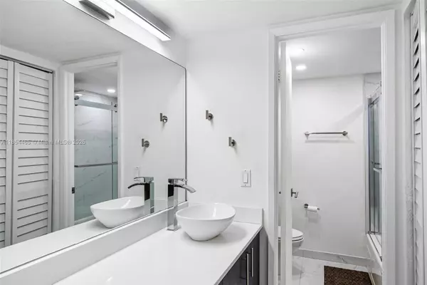 Miami, FL 33137,600 NE 36 St #311