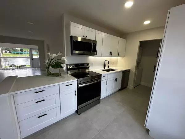 316 Cape Cod Cir #B, Lake Worth, FL 33467