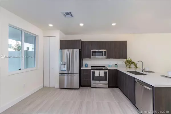 Doral, FL 33178,10226 NW 64th Ter #105