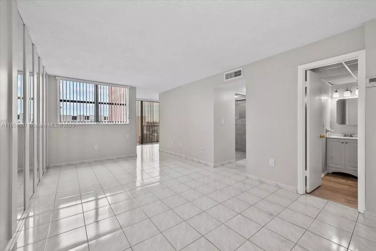 Miami, FL 33174,9440 W Flagler St #414