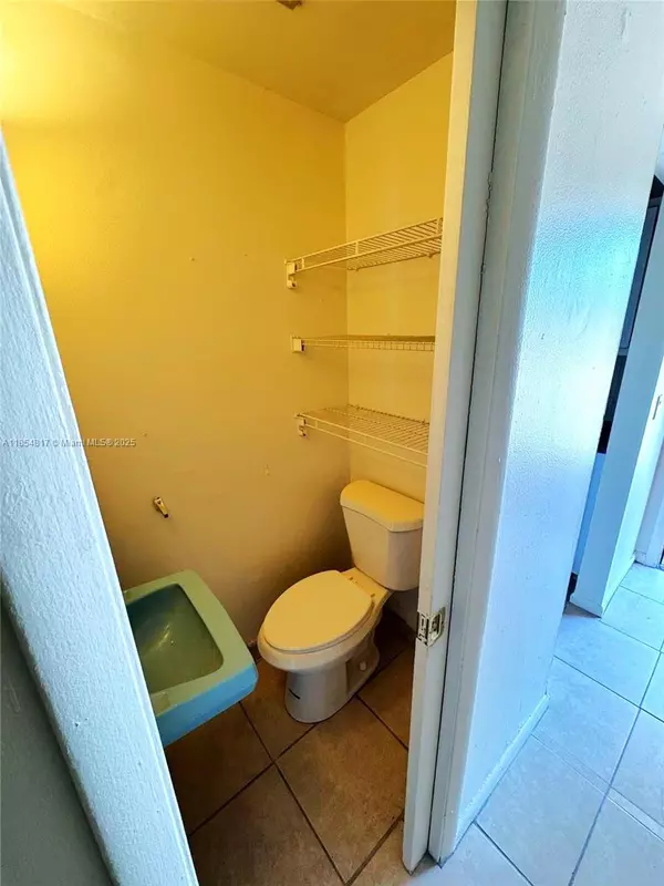 Lake Park, FL 33403,932 W Kalmia Dr #3A