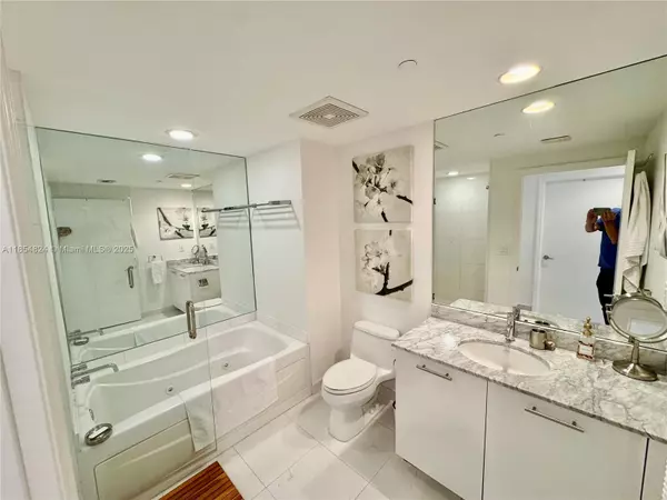 Miami, FL 33131,500 Brickell Ave #1204