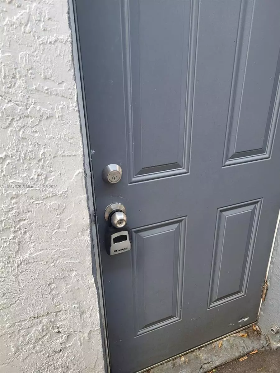 Pompano Beach, FL 33069,2910 NW 6th Ct #2