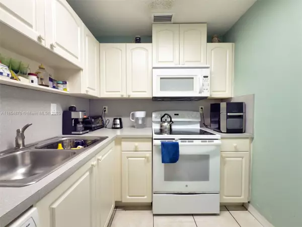 Miami, FL 33135,3201 W Flagler St #209