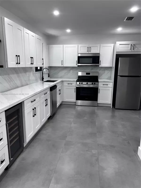Miami, FL 33173,5711 SW 92nd Ave